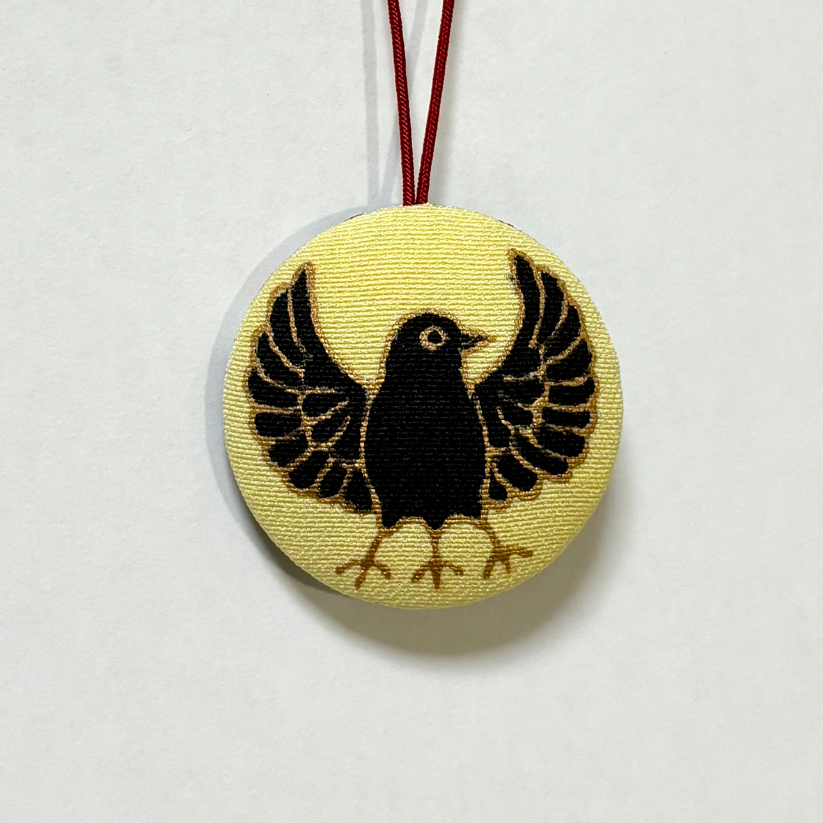 some-pri ラッキーチャーム「八咫烏」クリームイエロー